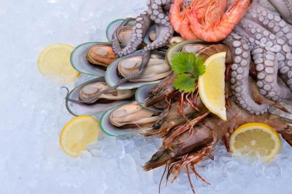 La importancia de los registradores de temperatura desechables en la industria de mariscos